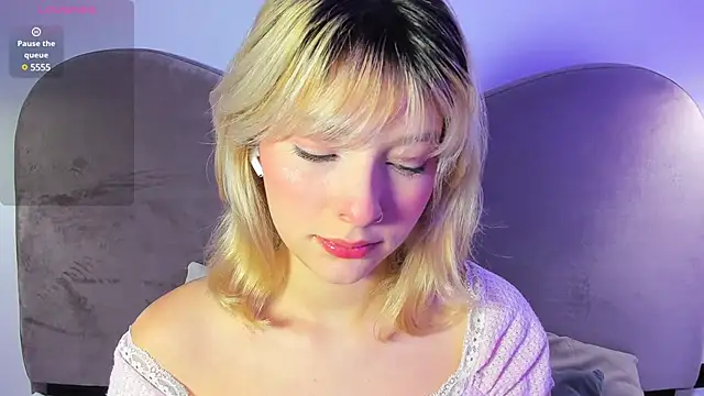 Snapshot of Ania_jones chatting on 12/21/24, 07:38 Ania jones online show from 12/21/24, 07:38