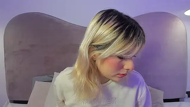 Snapshot of Ania_jones chatting on 01/02/25, 08:24 Ania jones online show from 01/02/25, 08:24