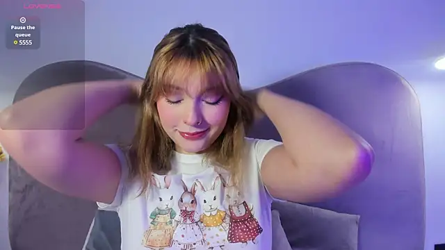 Snapshot of Ania_jones chatting on 02/17/25, 08:26 Ania jones online show from 02/17/25, 08:26