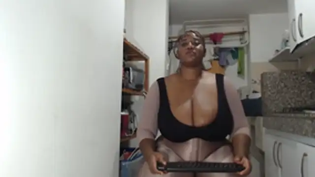 Snapshot of LiraRusso chatting on 01/11/26, 01:21 LiraRusso online show from 01/11/26, 01:21