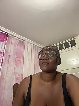 Snapshot of LiraRusso chatting on 03/13/26, 03:02 LiraRusso online show from 03/13/26, 03:02