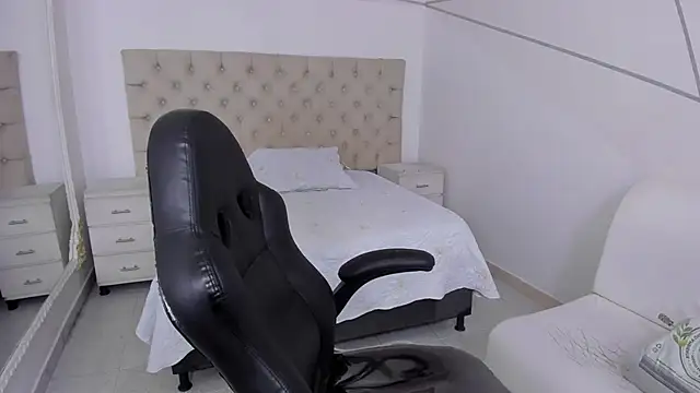 CinthiaCollins online show from 11/30/25, 03:49