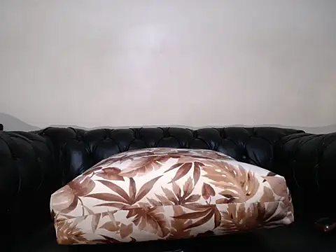 Snapshot of santa_queenn chatting on 05/12/26, 06:32 santa queenn online show from 05/12/26, 06:32