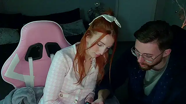 Red firesquirt online show from 12/22/24, 09:09