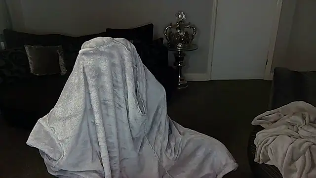 Red firesquirt online show from 02/14/25, 07:23