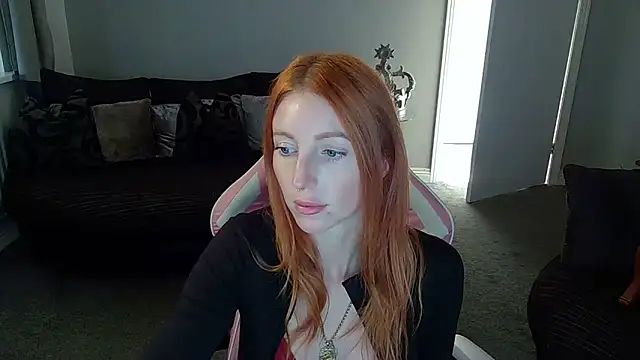 Red firesquirt online show from 09/25/25, 02:21