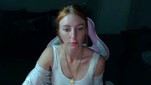 Red firesquirt online show from 10/16/25, 09:05