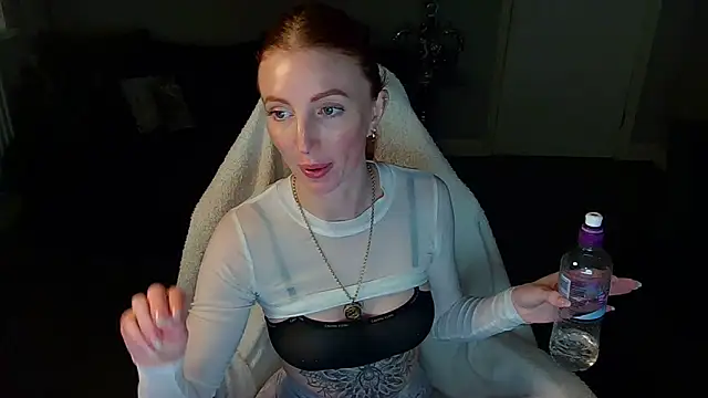 Red firesquirt online show from 11/05/25, 03:45