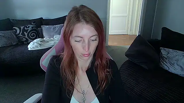Snapshot of Red_firesquirt chatting on 04/14/26, 08:42 Red firesquirt online show from 04/14/26, 08:42