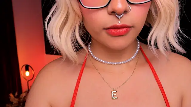 Snapshot of Misselektra__ chatting on 12/31/24, 07:20 Misselektra online show from 12/31/24, 07:20