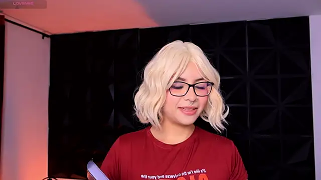 Snapshot of Misselektra__ chatting on 01/06/25, 03:42 Misselektra online show from 01/06/25, 03:42