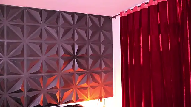 Snapshot of Misselektra__ chatting on 02/13/25, 04:43 Misselektra online show from 02/13/25, 04:43