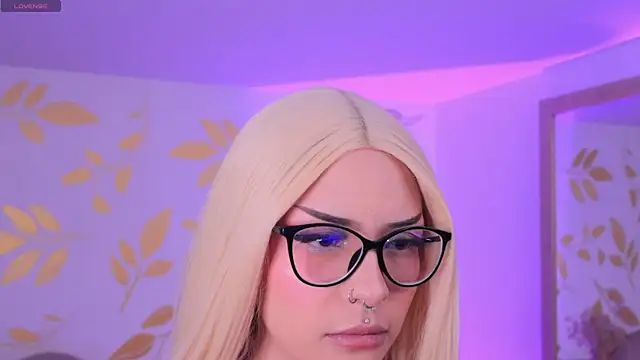 Snapshot of Misselektra__ chatting on 09/15/25, 05:07 Misselektra online show from 09/15/25, 05:07