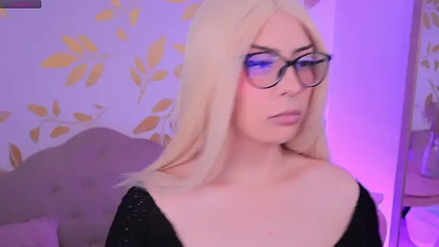 Snapshot of Misselektra__ chatting on 09/17/25, 04:36 Misselektra online show from 09/17/25, 04:36