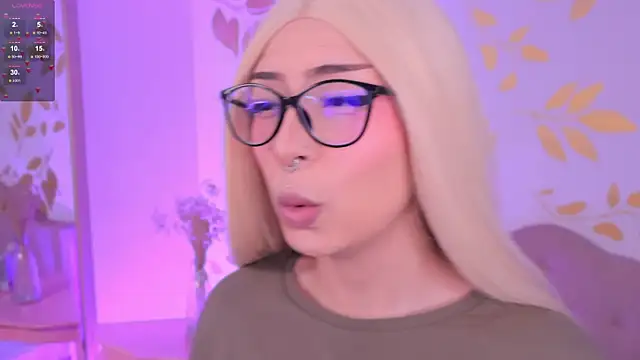 Snapshot of Misselektra__ chatting on 09/24/25, 04:38 Misselektra online show from 09/24/25, 04:38