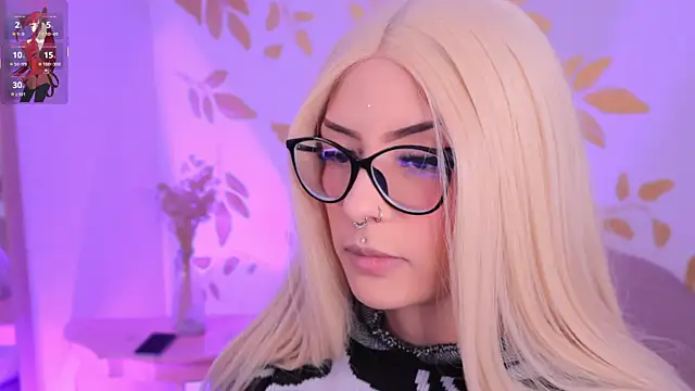 Snapshot of Misselektra__ chatting on 10/07/25, 04:42 Misselektra online show from 10/07/25, 04:42