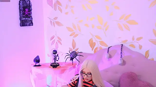 Snapshot of Misselektra__ chatting on 10/31/25, 05:19 Misselektra online show from 10/31/25, 05:19