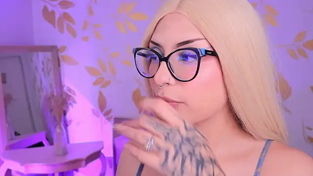 Snapshot of Misselektra__ chatting on 11/24/25, 05:07 Misselektra online show from 11/24/25, 05:07