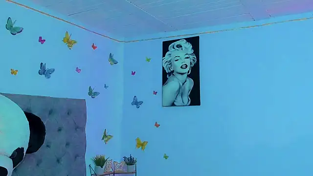 Snapshot of mabellfox chatting on 12/11/24, 01:26 mabellfox online show from 12/11/24, 01:26