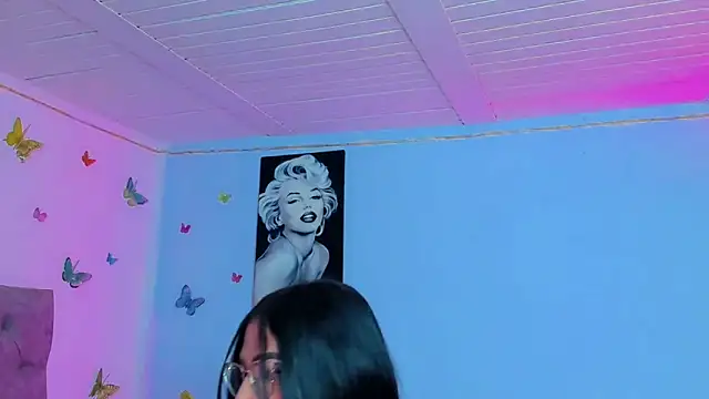 Snapshot of mabellfox chatting on 12/13/24, 03:38 mabellfox online show from 12/13/24, 03:38