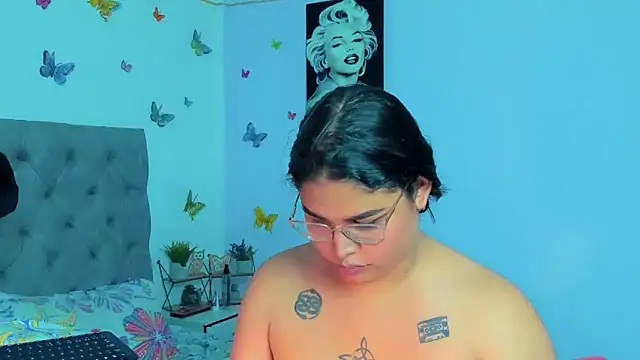 Snapshot of mabellfox chatting on 12/15/24, 09:42 mabellfox online show from 12/15/24, 09:42