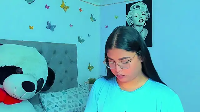 Snapshot of mabellfox chatting on 12/23/24, 06:27 mabellfox online show from 12/23/24, 06:27