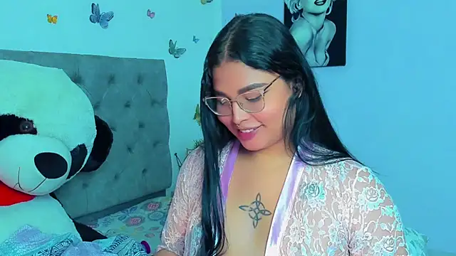 Snapshot of mabellfox chatting on 12/24/24, 12:33 mabellfox online show from 12/24/24, 12:33