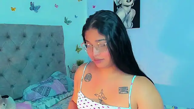 Snapshot of mabellfox chatting on 12/27/24, 04:43 mabellfox online show from 12/27/24, 04:43