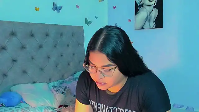 Snapshot of mabellfox chatting on 12/28/24, 04:52 mabellfox online show from 12/28/24, 04:52