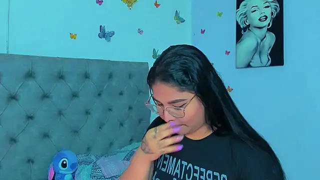 Snapshot of mabellfox chatting on 12/29/24, 05:01 mabellfox online show from 12/29/24, 05:01