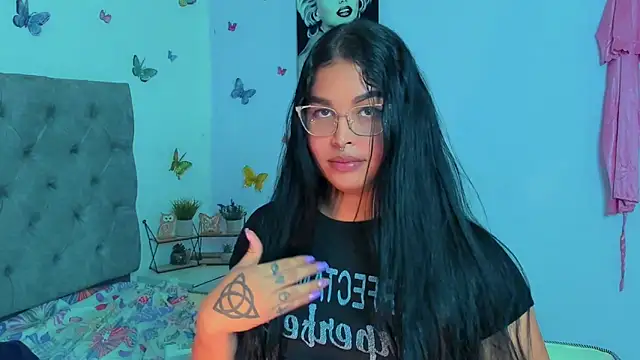 Snapshot of mabellfox chatting on 12/30/24, 05:15 mabellfox online show from 12/30/24, 05:15