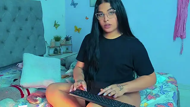 Snapshot of mabellfox chatting on 01/08/25, 10:27 mabellfox online show from 01/08/25, 10:27