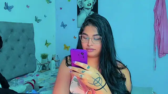 Snapshot of mabellfox chatting on 01/13/25, 10:45 mabellfox online show from 01/13/25, 10:45