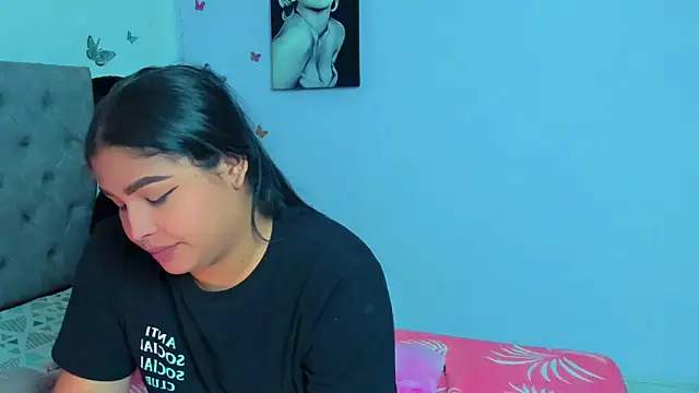 Snapshot of mabellfox chatting on 02/07/25, 09:04 mabellfox online show from 02/07/25, 09:04