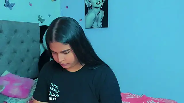 Snapshot of mabellfox chatting on 02/08/25, 12:17 mabellfox online show from 02/08/25, 12:17