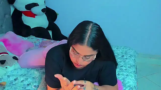 Snapshot of mabellfox chatting on 02/12/25, 01:27 mabellfox online show from 02/12/25, 01:27