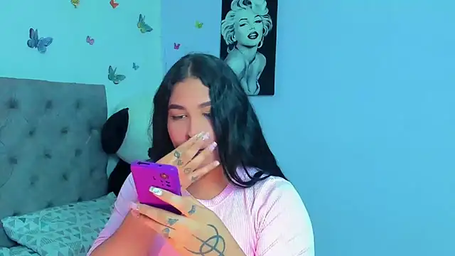 Snapshot of mabellfox chatting on 02/14/25, 10:14 mabellfox online show from 02/14/25, 10:14