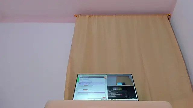 Snapshot of soyamandaa_ chatting on 12/08/24, 12:18 soyamandaa  online show from 12/08/24, 12:18