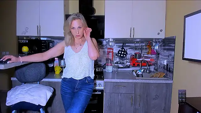 Snapshot of Afanasia chatting on 12/05/24, 11:18 Afanasia online show from 12/05/24, 11:18