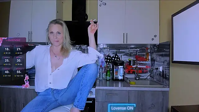 Snapshot of Afanasia chatting on 02/13/25, 11:26 Afanasia online show from 02/13/25, 11:26