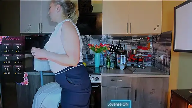 Snapshot of Afanasia chatting on 02/14/25, 09:43 Afanasia online show from 02/14/25, 09:43