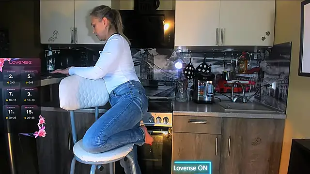 Snapshot of Afanasia chatting on 02/25/25, 07:14 Afanasia online show from 02/25/25, 07:14