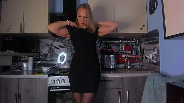 Snapshot of Afanasia chatting on 10/20/25, 06:36 Afanasia online show from 10/20/25, 06:36