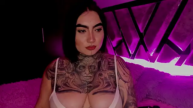 Snapshot of CloeeBeckam chatting on 02/20/25, 09:22 CloeeBeckam online show from 02/20/25, 09:22