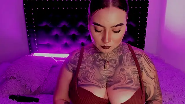 Snapshot of CloeeBeckam chatting on 02/27/25, 04:20 CloeeBeckam online show from 02/27/25, 04:20