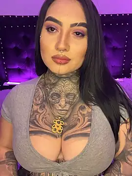 Snapshot of CloeeBeckam chatting on 03/05/25, 08:00 CloeeBeckam online show from 03/05/25, 08:00