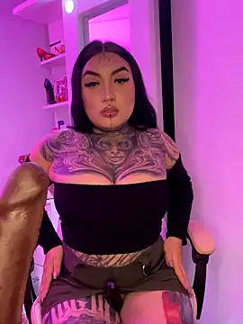 Snapshot of CloeeBeckam chatting on 10/08/25, 06:11 CloeeBeckam online show from 10/08/25, 06:11