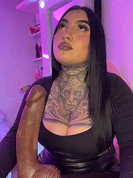 CloeeBeckam online show from 11/11/25, 07:30