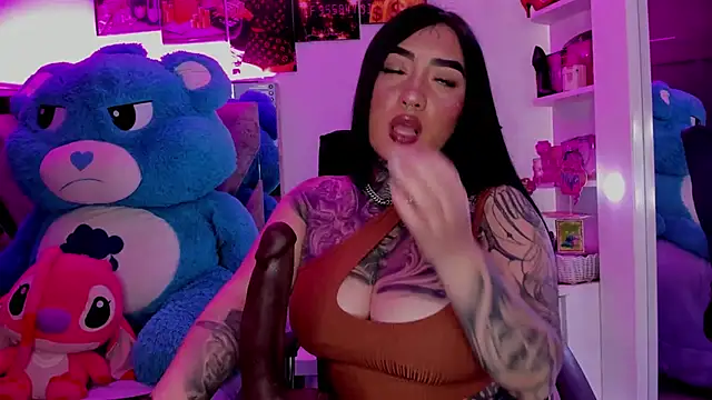 Snapshot of CloeeBeckam chatting on 04/14/26, 08:04 CloeeBeckam online show from 04/14/26, 08:04