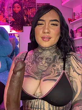 Snapshot of CloeeBeckam chatting on 04/16/26, 04:35 CloeeBeckam online show from 04/16/26, 04:35